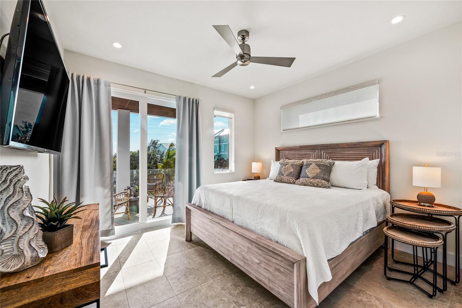 Image 39 of 51 For 329 Beach Road A