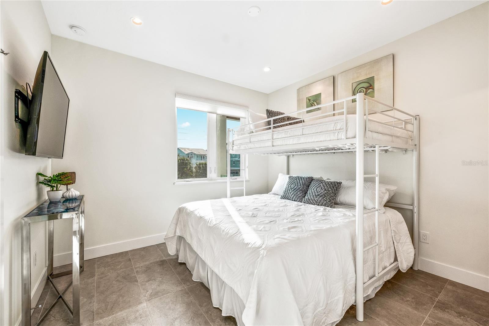 Image 41 of 51 For 329 Beach Road A