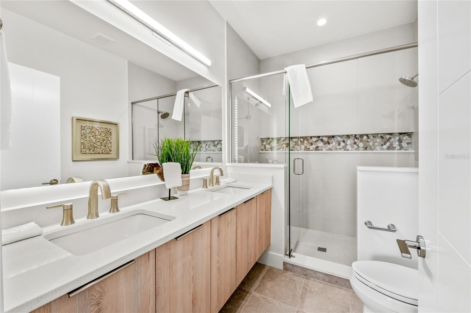 Image 43 of 51 For 329 Beach Road A