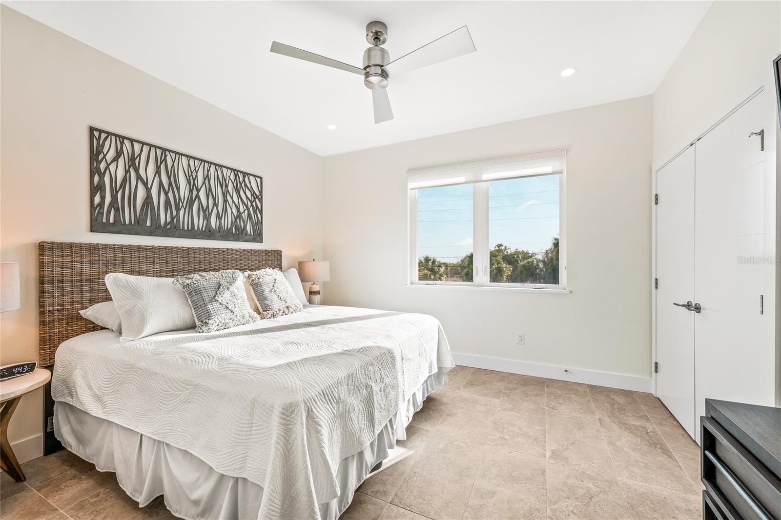 Image 44 of 51 For 329 Beach Road A