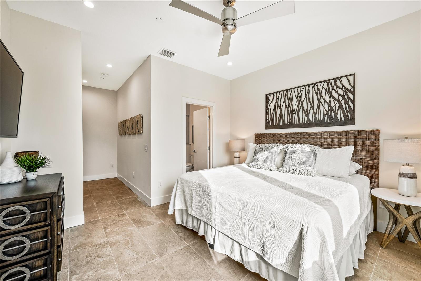 Image 45 of 51 For 329 Beach Road A