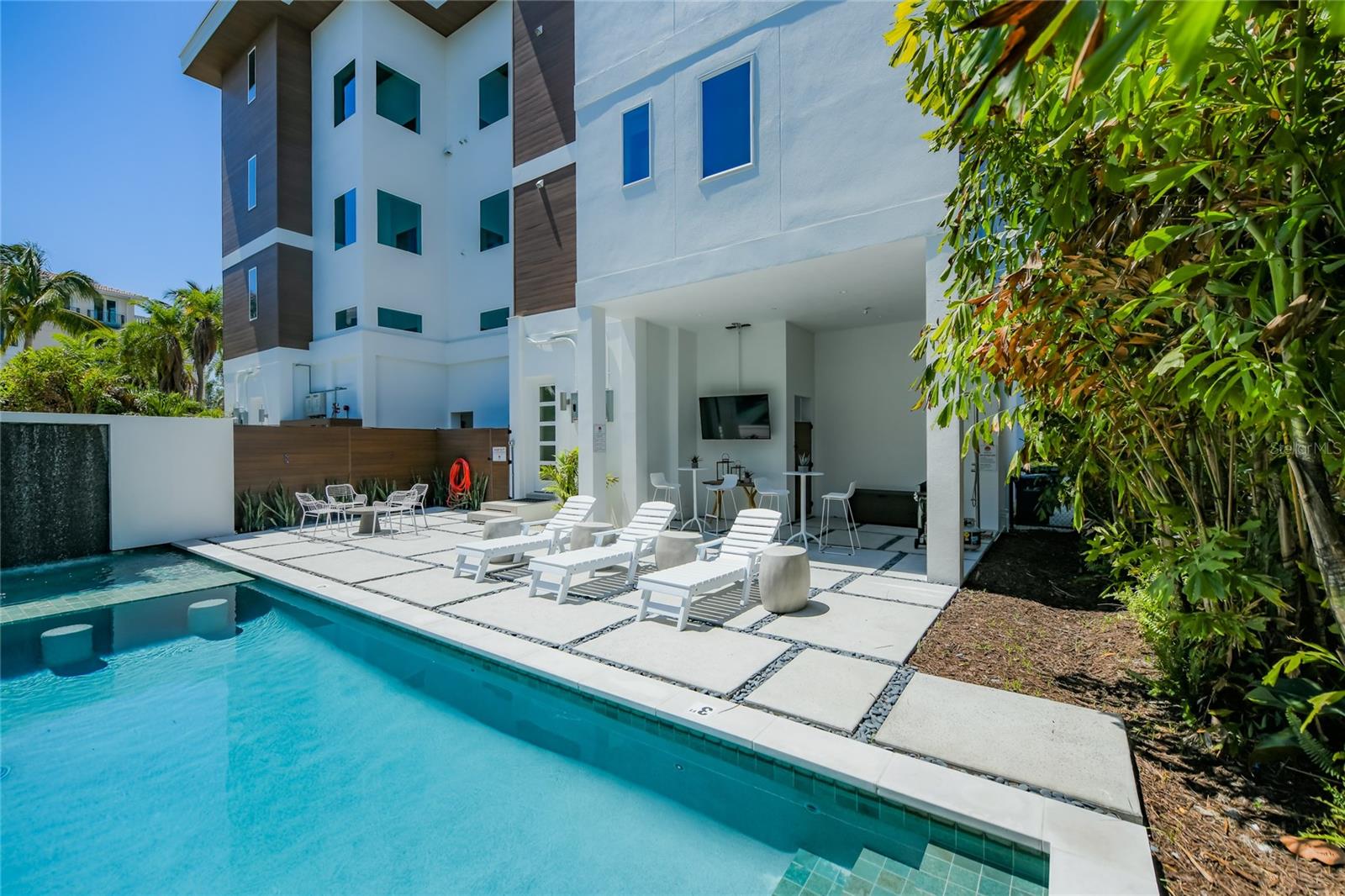 Image 7 of 51 For 329 Beach Road A