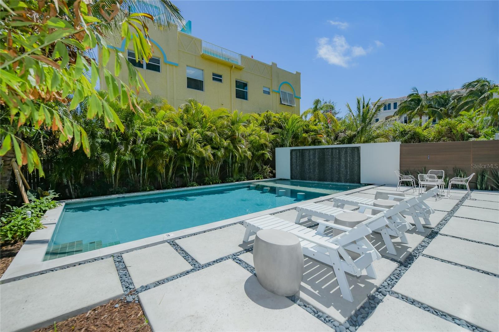 Image 9 of 51 For 329 Beach Road A