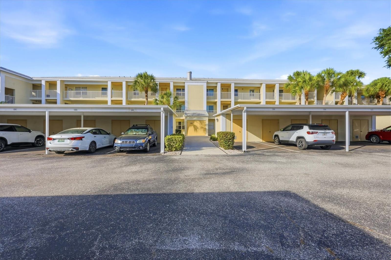 Image 31 of 72 For 433 Cerromar Lane 334