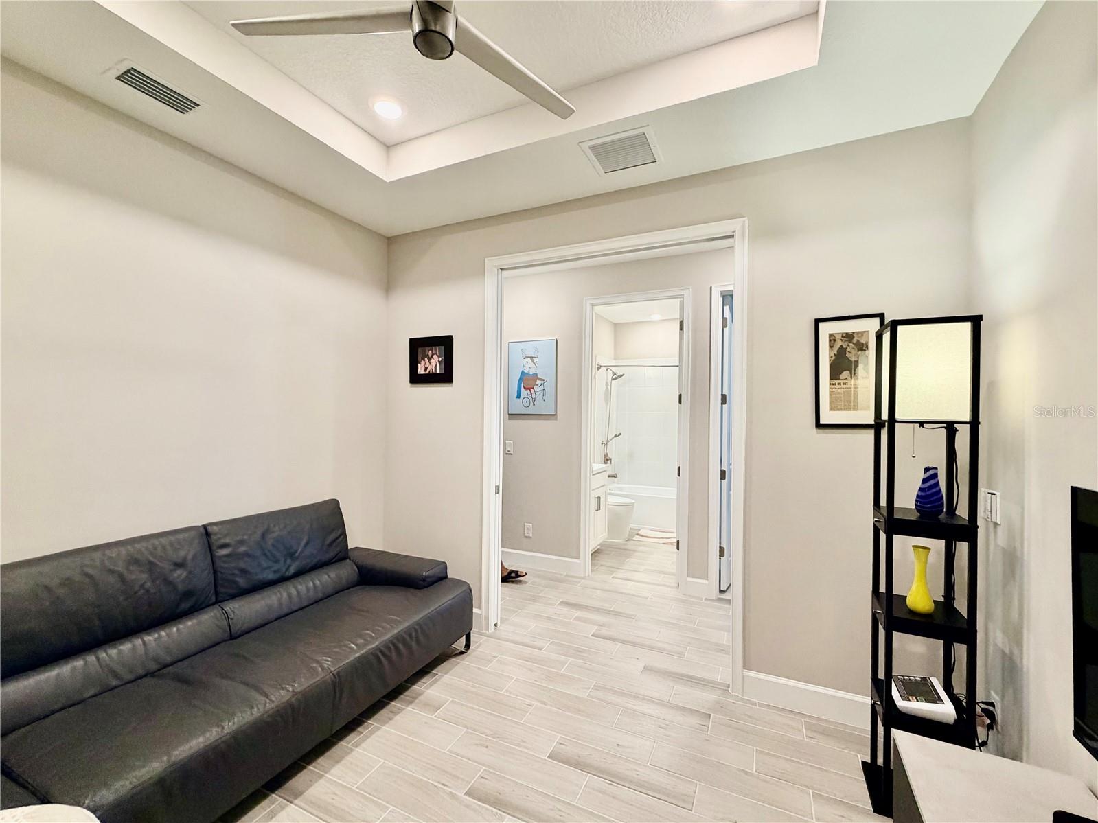 Image 31 of 59 For 6111 Mesa Glen