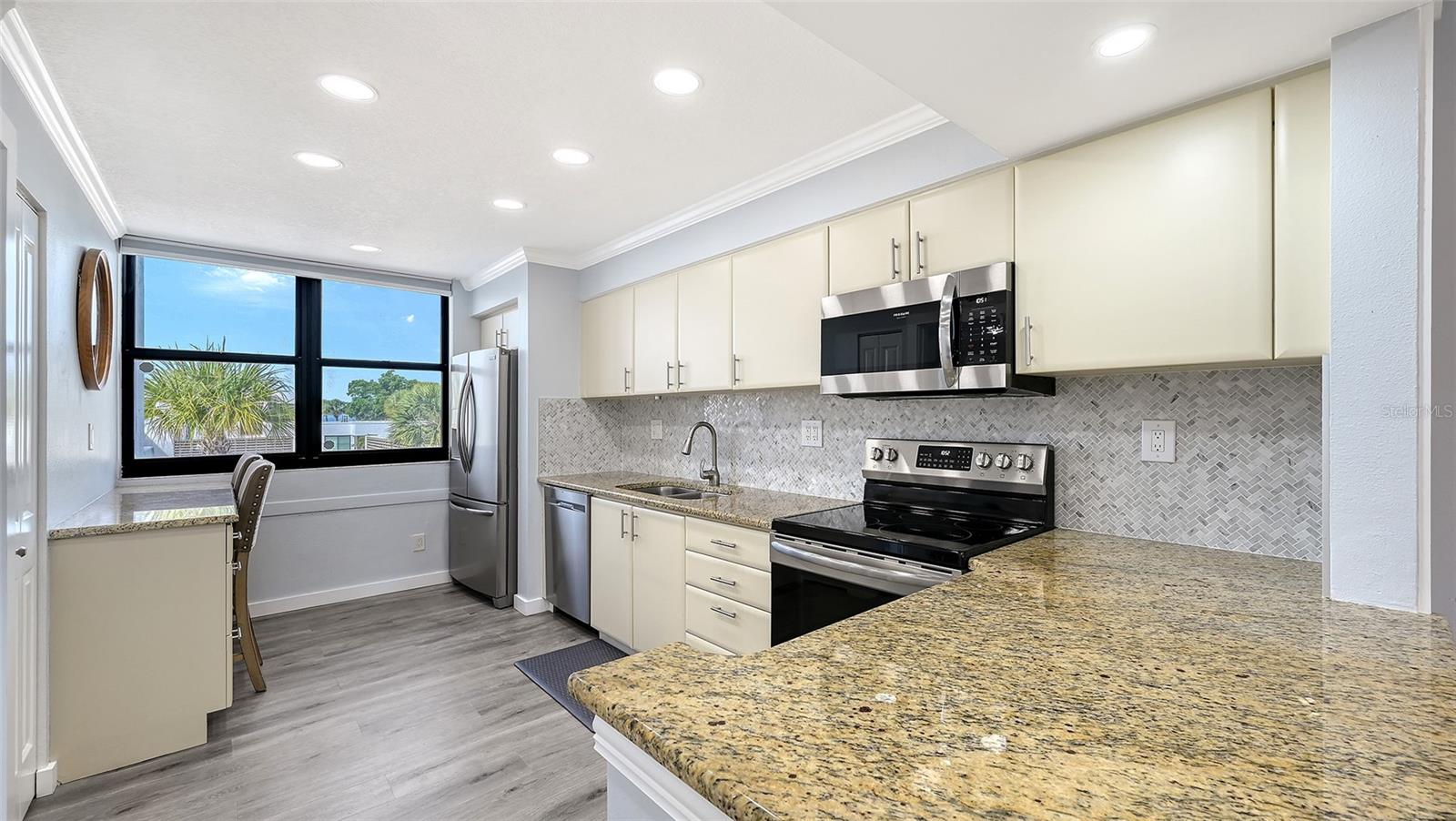 Image 11 of 77 For 706 Bayport Way 706