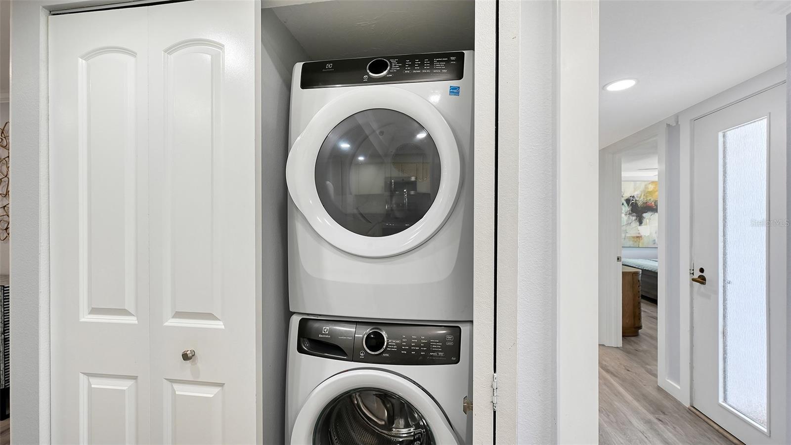 Image 25 of 77 For 706 Bayport Way 706