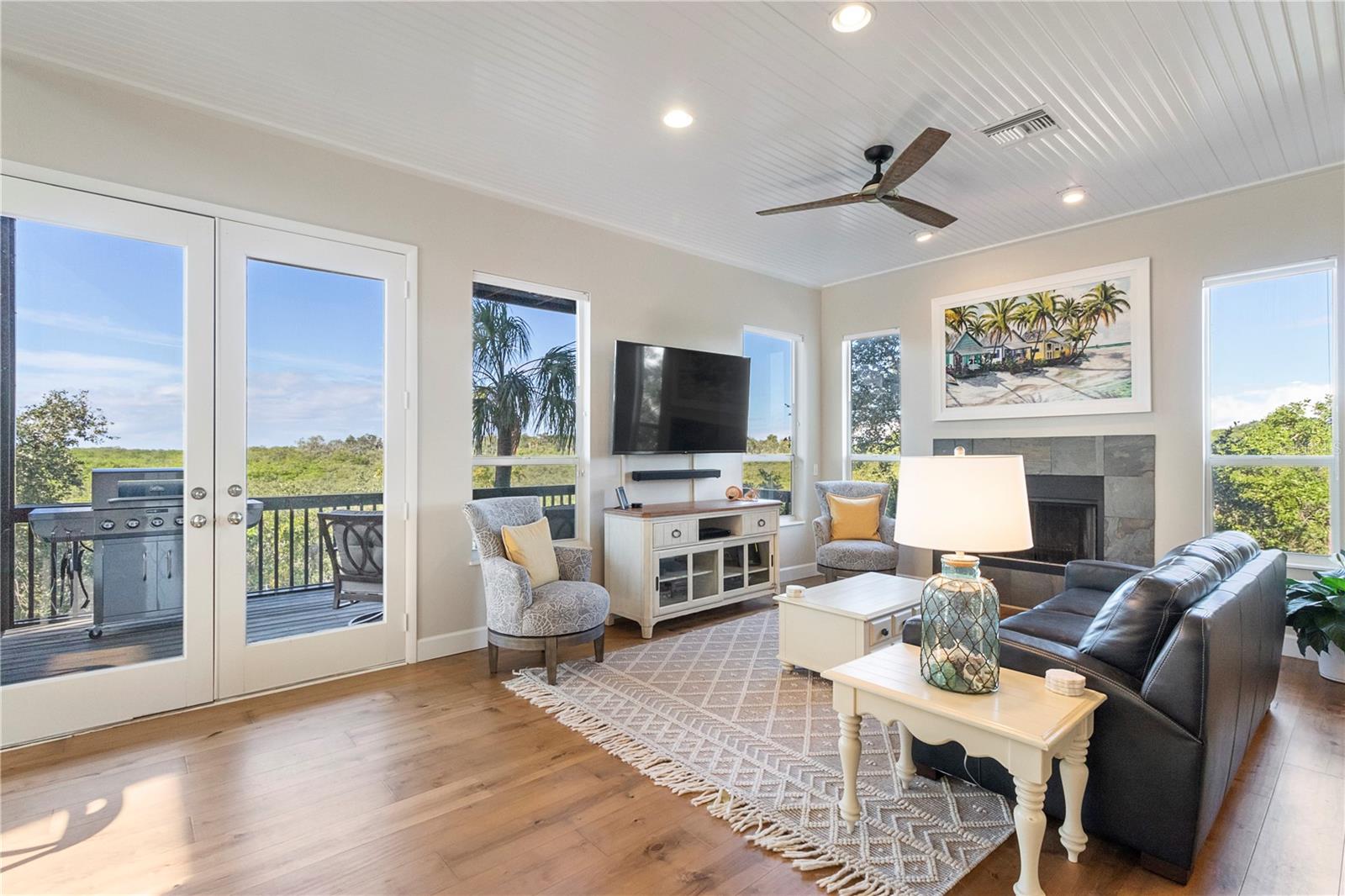 Image 11 of 80 For 7325 Holly Road