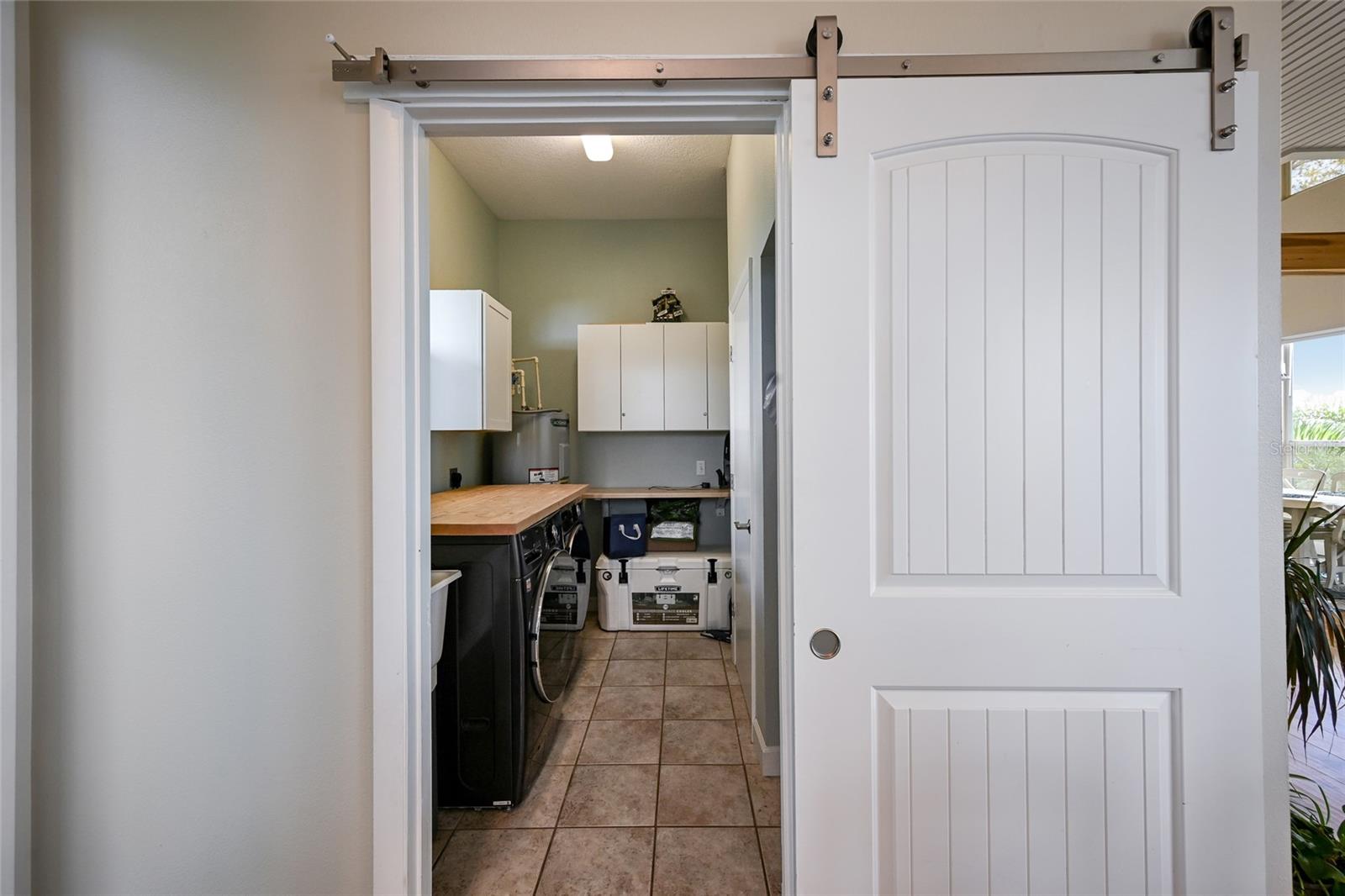 Image 26 of 80 For 7325 Holly Road