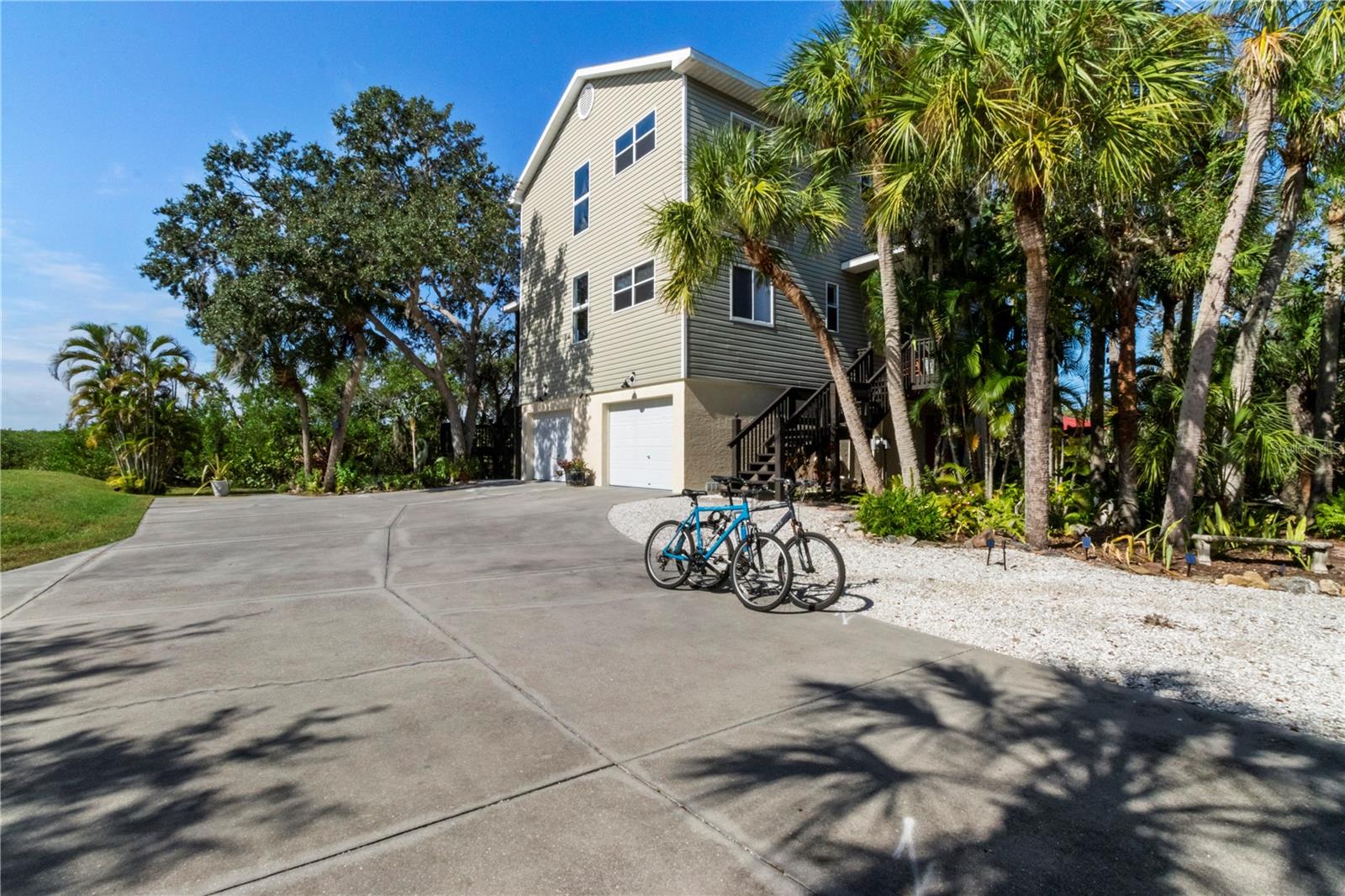 Image 3 of 80 For 7325 Holly Road