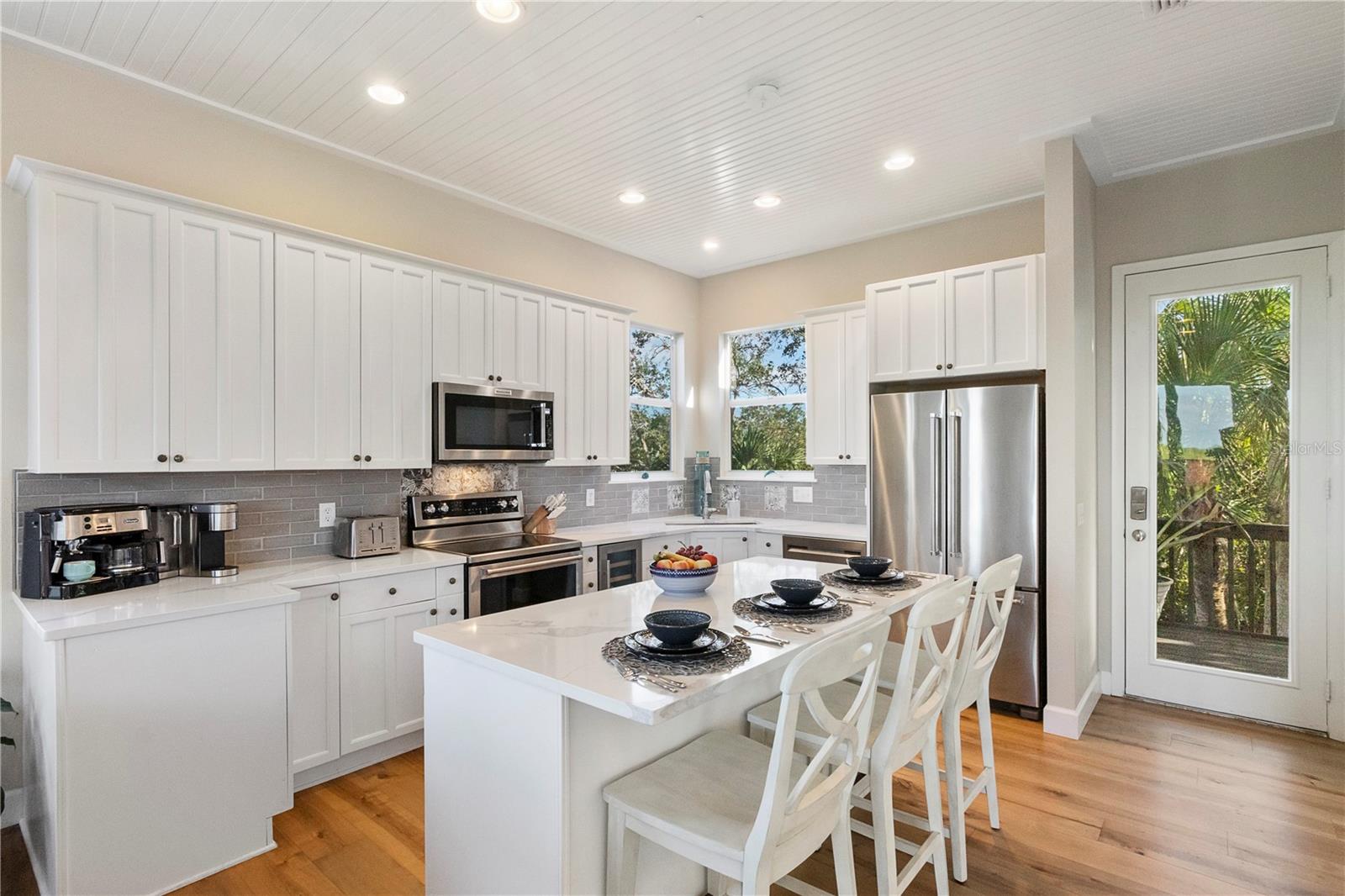 Image 6 of 80 For 7325 Holly Road