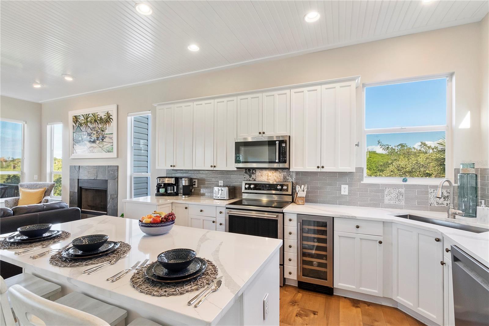 Image 7 of 80 For 7325 Holly Road