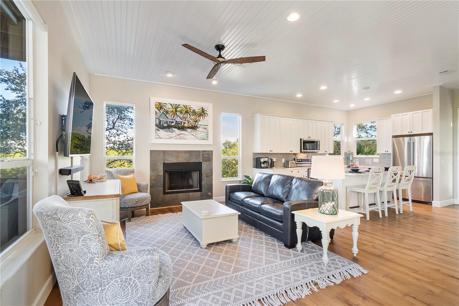 Image 9 of 80 For 7325 Holly Road