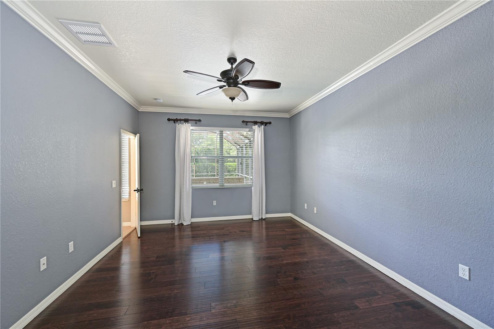 Listing photo id 8 for 210 Winding River Trail