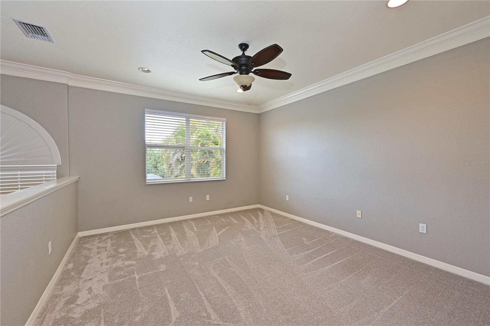 Listing photo id 10 for 210 Winding River Trail