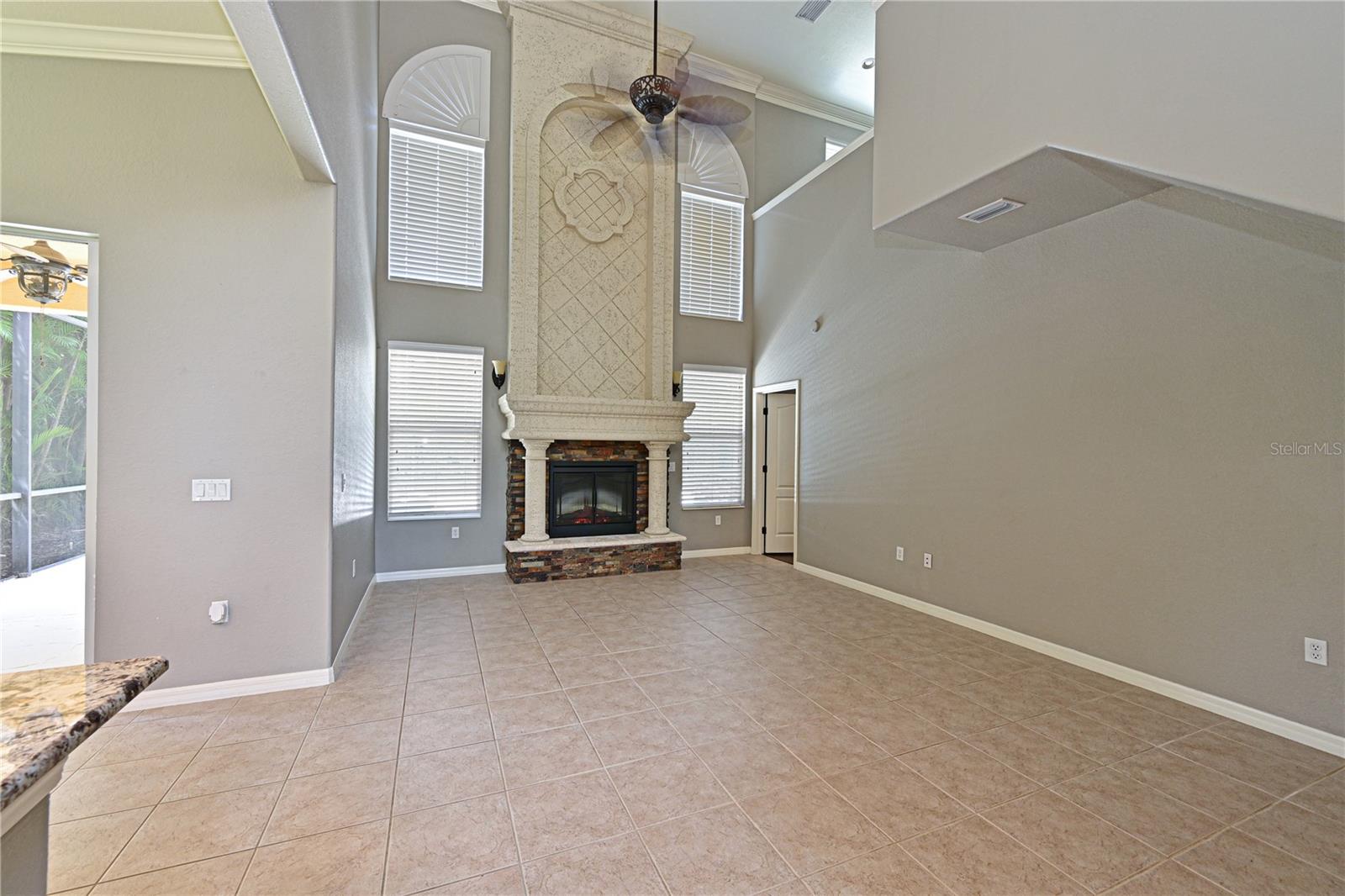 Listing photo id 4 for 210 Winding River Trail