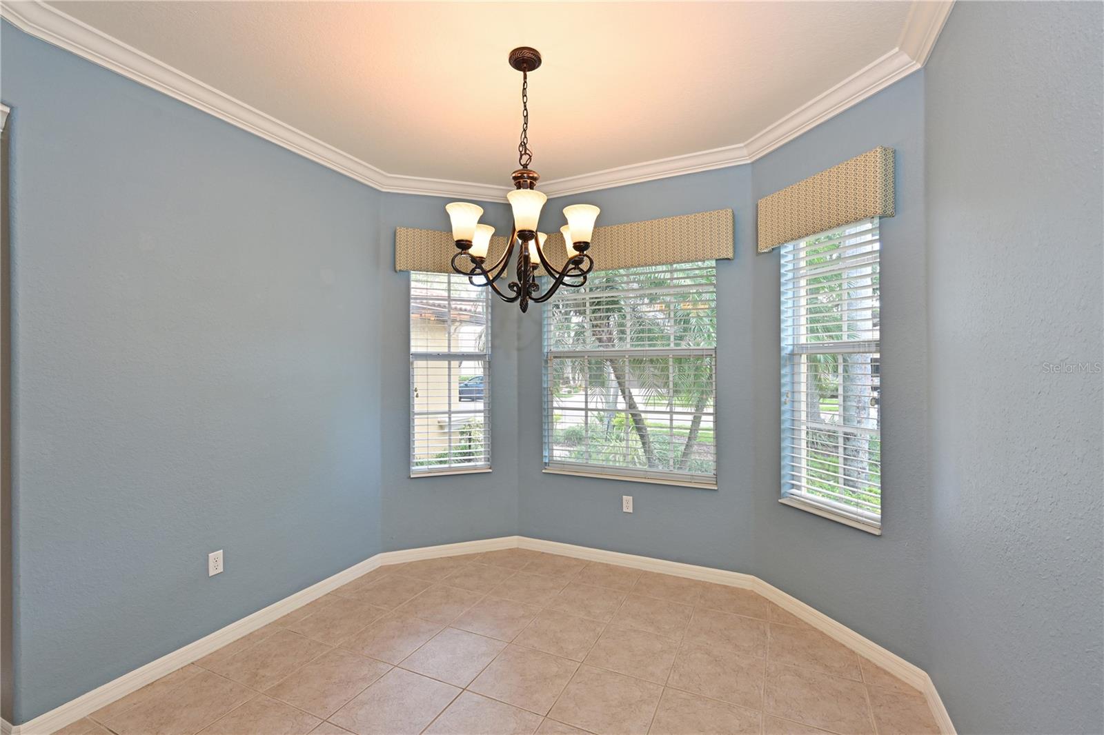 Listing photo id 6 for 210 Winding River Trail