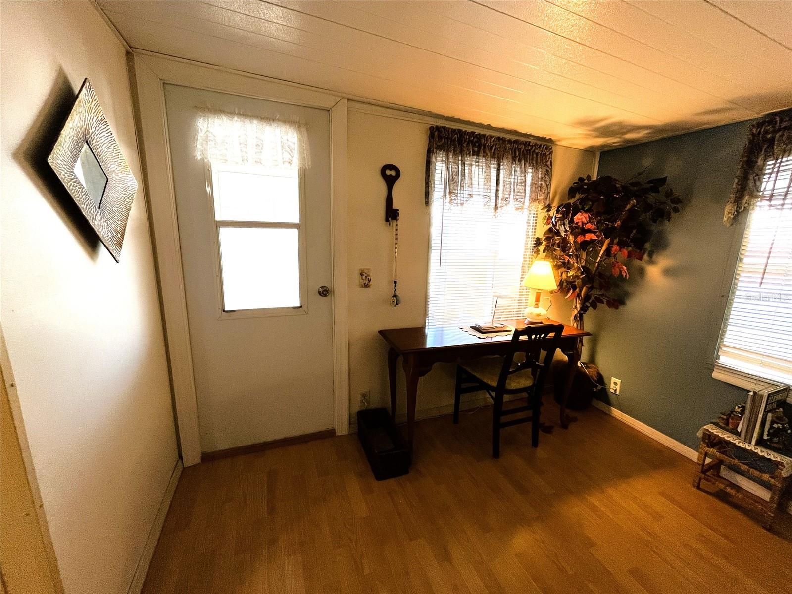 Image 6 of 38 For 1807 Iowa Avenue