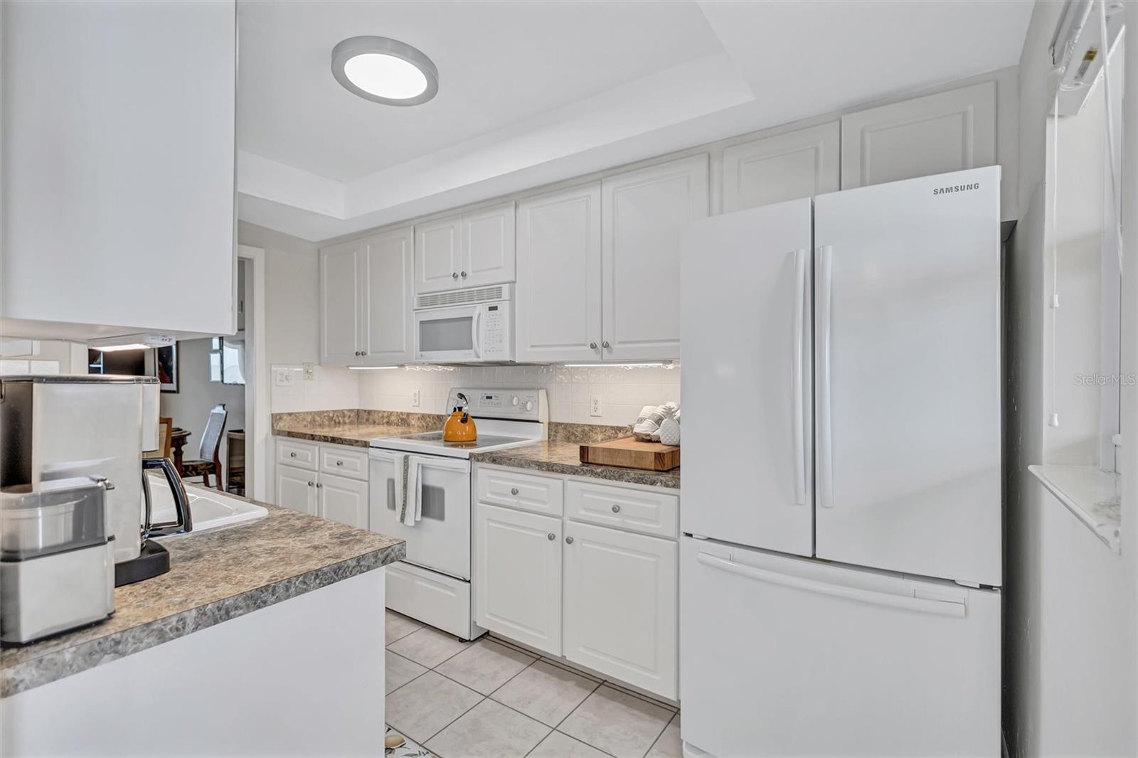 Image 22 of 58 For 6140 Midnight Pass Road 603