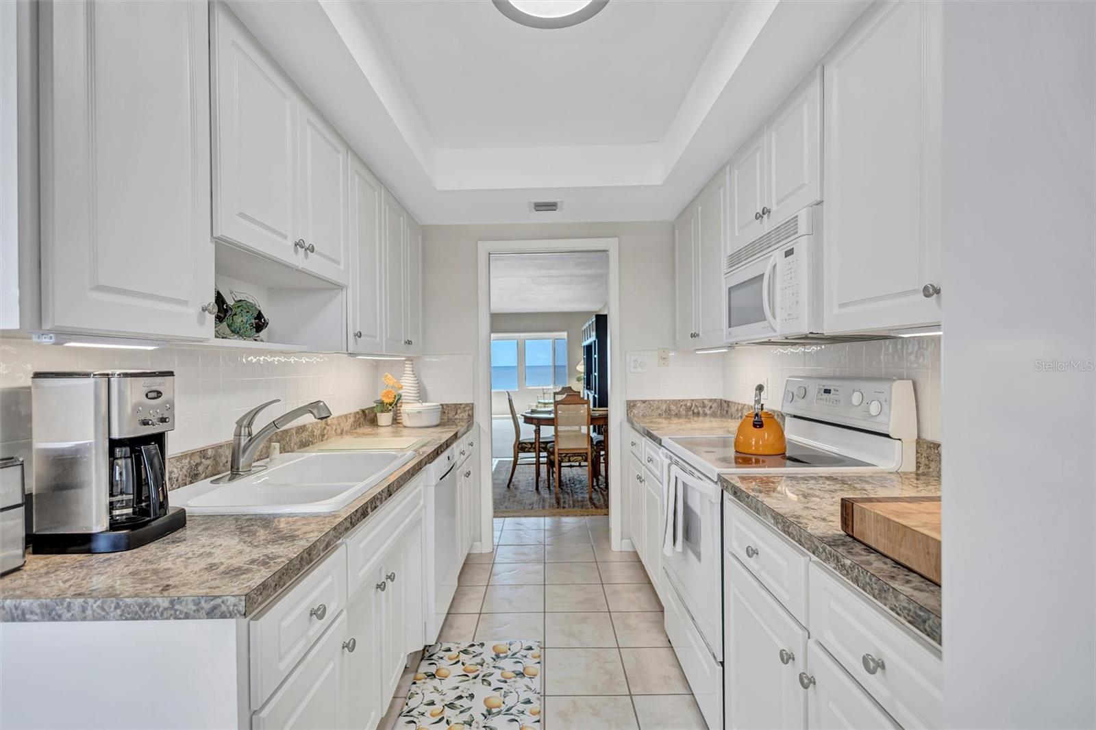 Image 23 of 58 For 6140 Midnight Pass Road 603