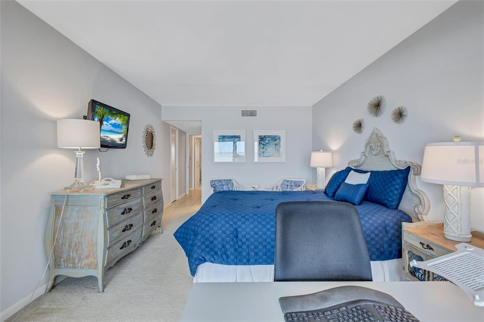 Image 24 of 58 For 6140 Midnight Pass Road 603