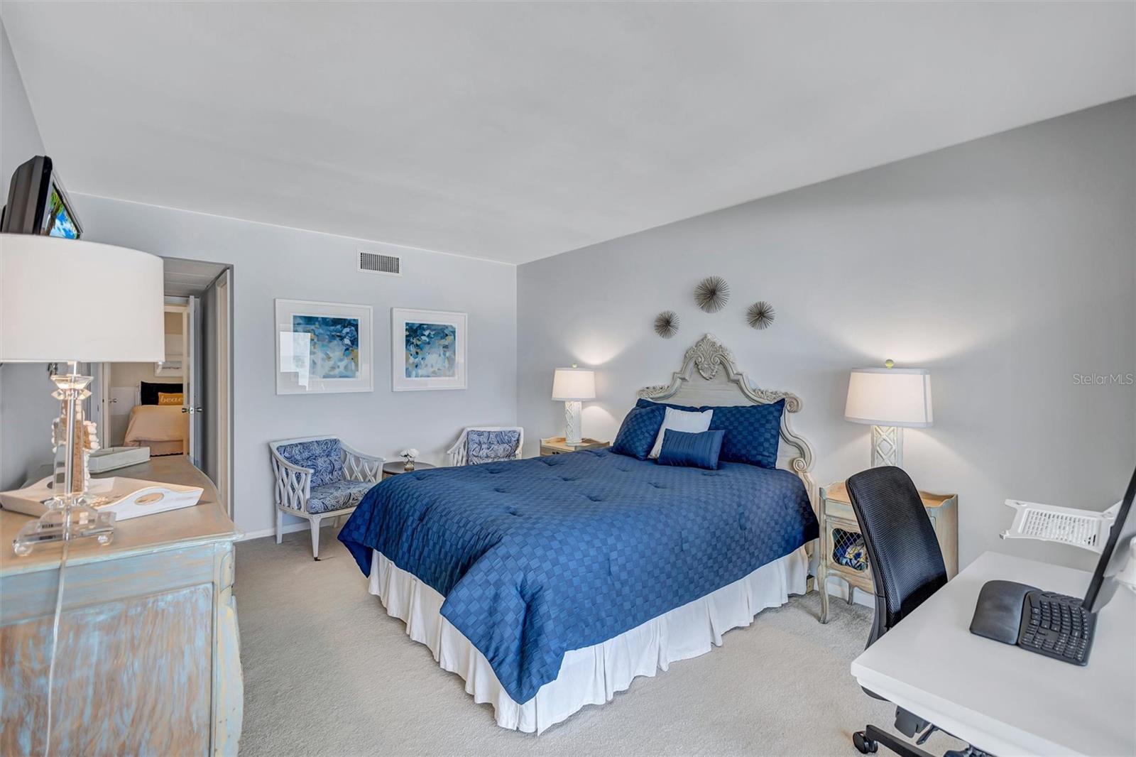 Image 25 of 58 For 6140 Midnight Pass Road 603