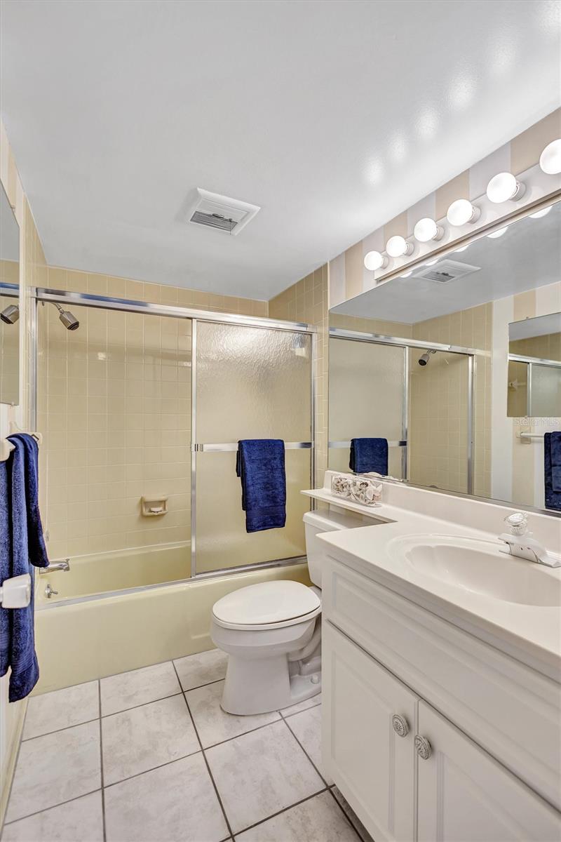 Image 28 of 58 For 6140 Midnight Pass Road 603