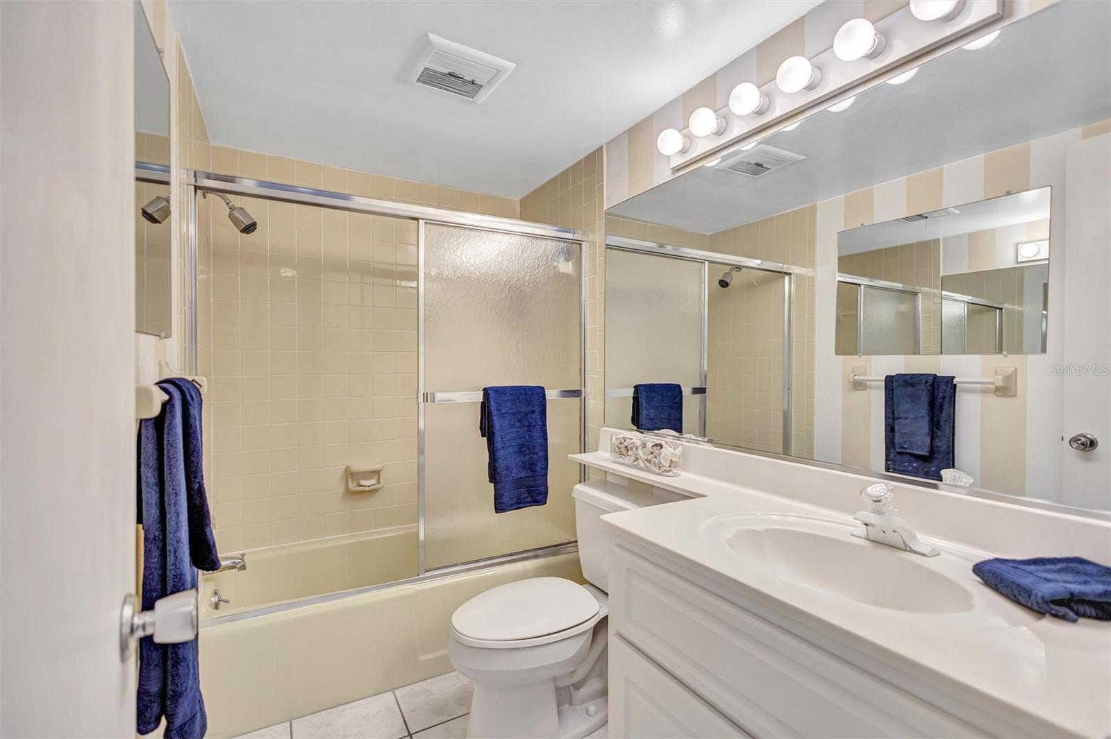 Image 29 of 58 For 6140 Midnight Pass Road 603