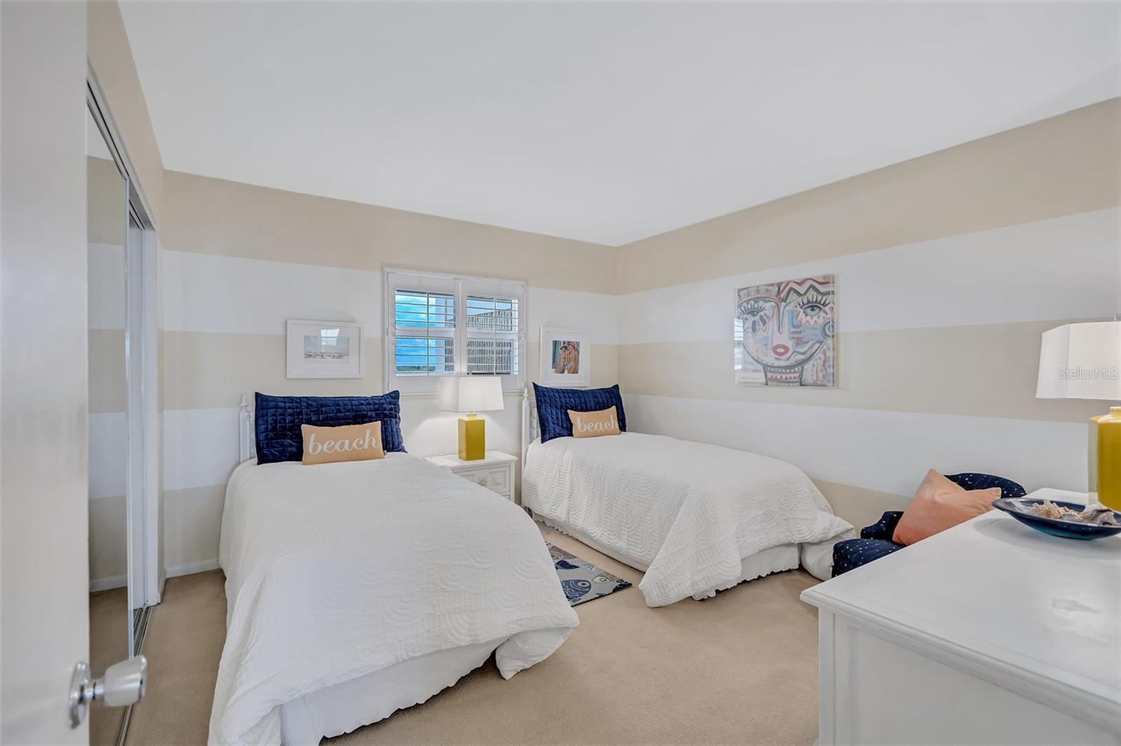 Image 30 of 58 For 6140 Midnight Pass Road 603