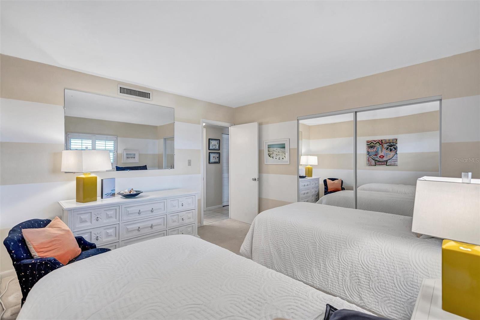 Image 31 of 58 For 6140 Midnight Pass Road 603