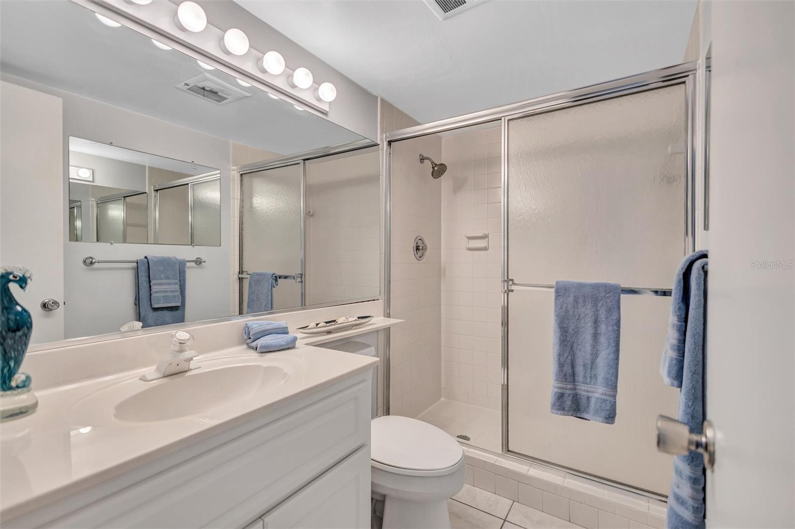 Image 33 of 58 For 6140 Midnight Pass Road 603