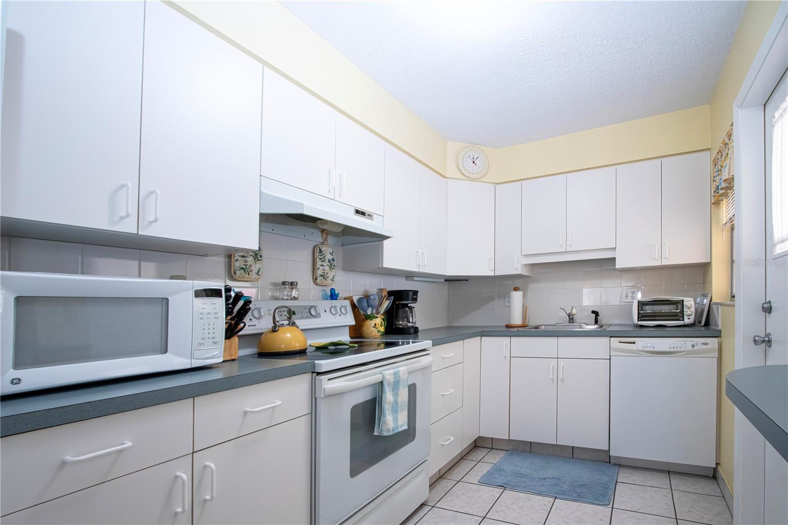 Image 37 of 94 For 390 301 Boulevard W 12d