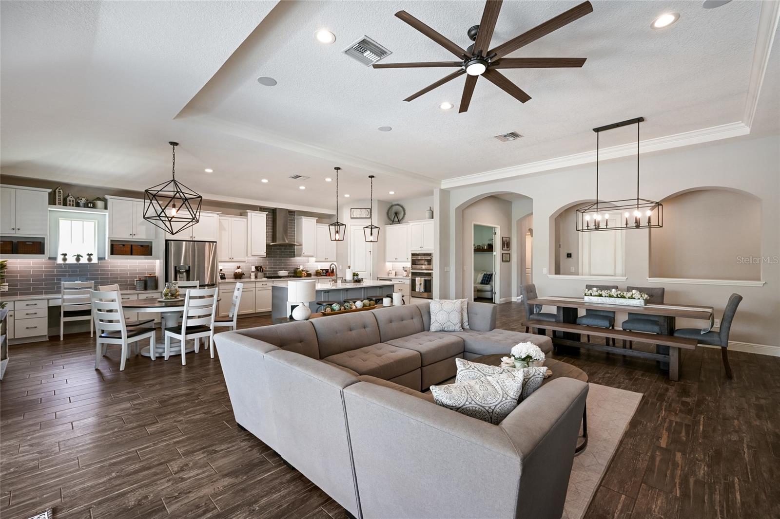 Image 16 of 74 For 6117 Shadowlake Drive