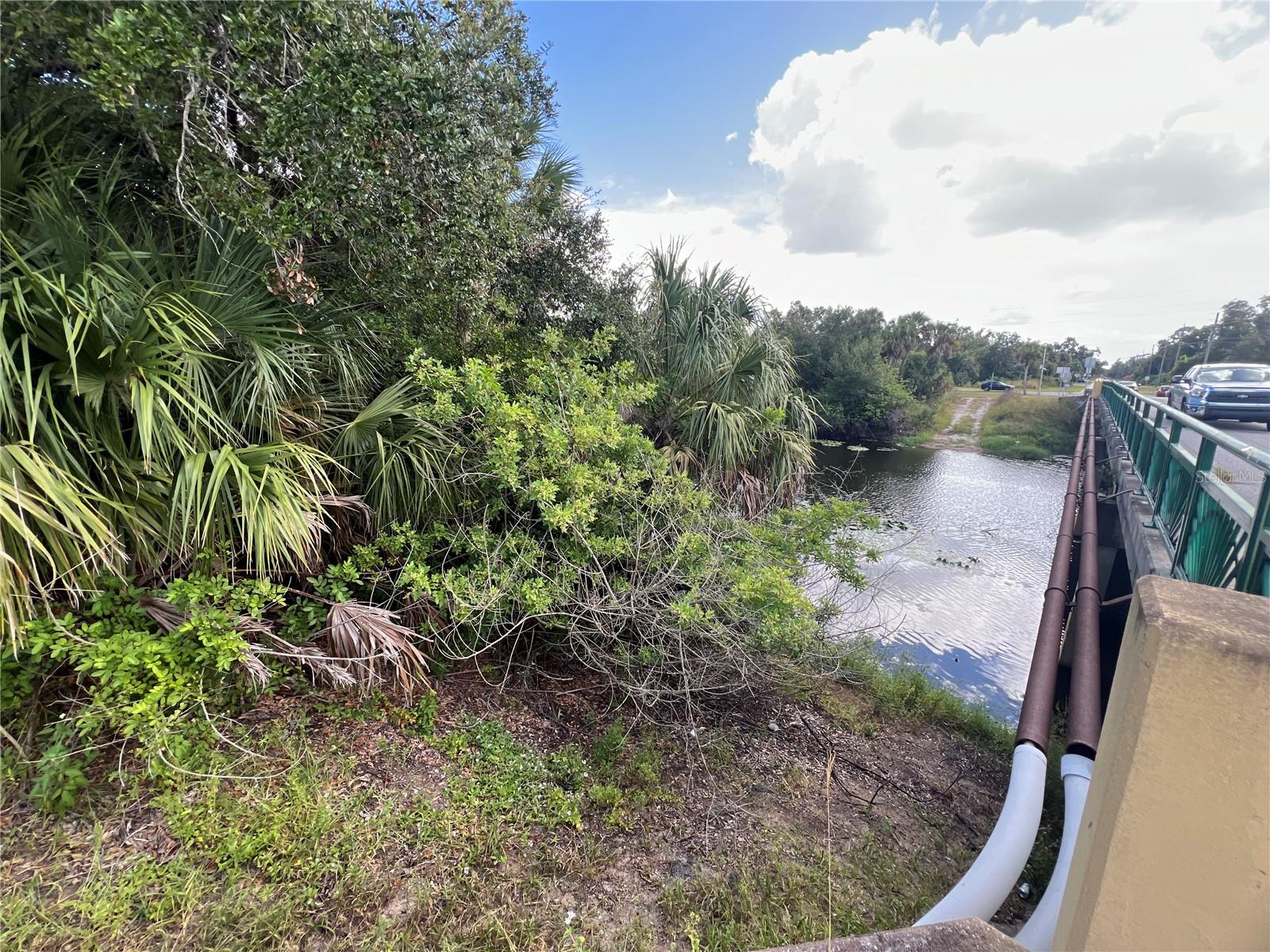 Listing photo id 2 for Raywood Avenue