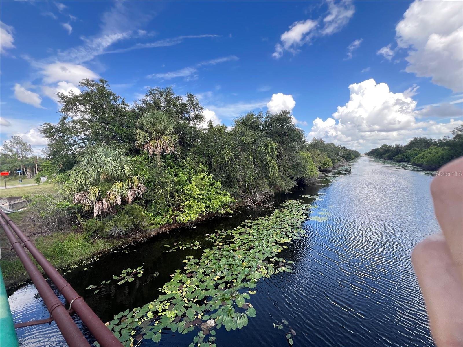 Listing photo id 7 for Raywood Avenue