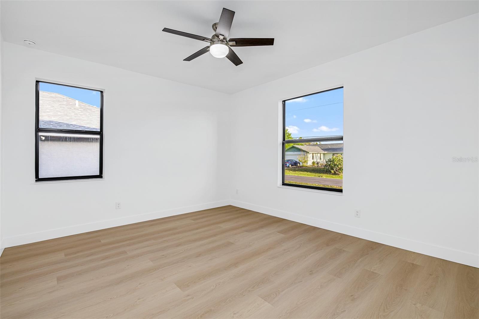 Image 10 of 41 For 41 Mark Twain Lane