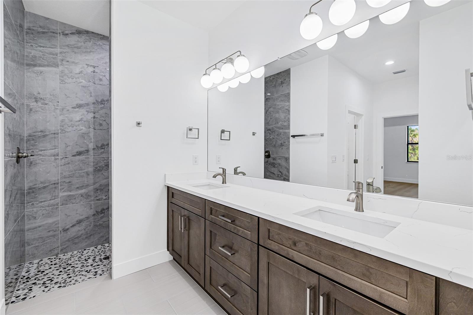 Image 17 of 41 For 41 Mark Twain Lane