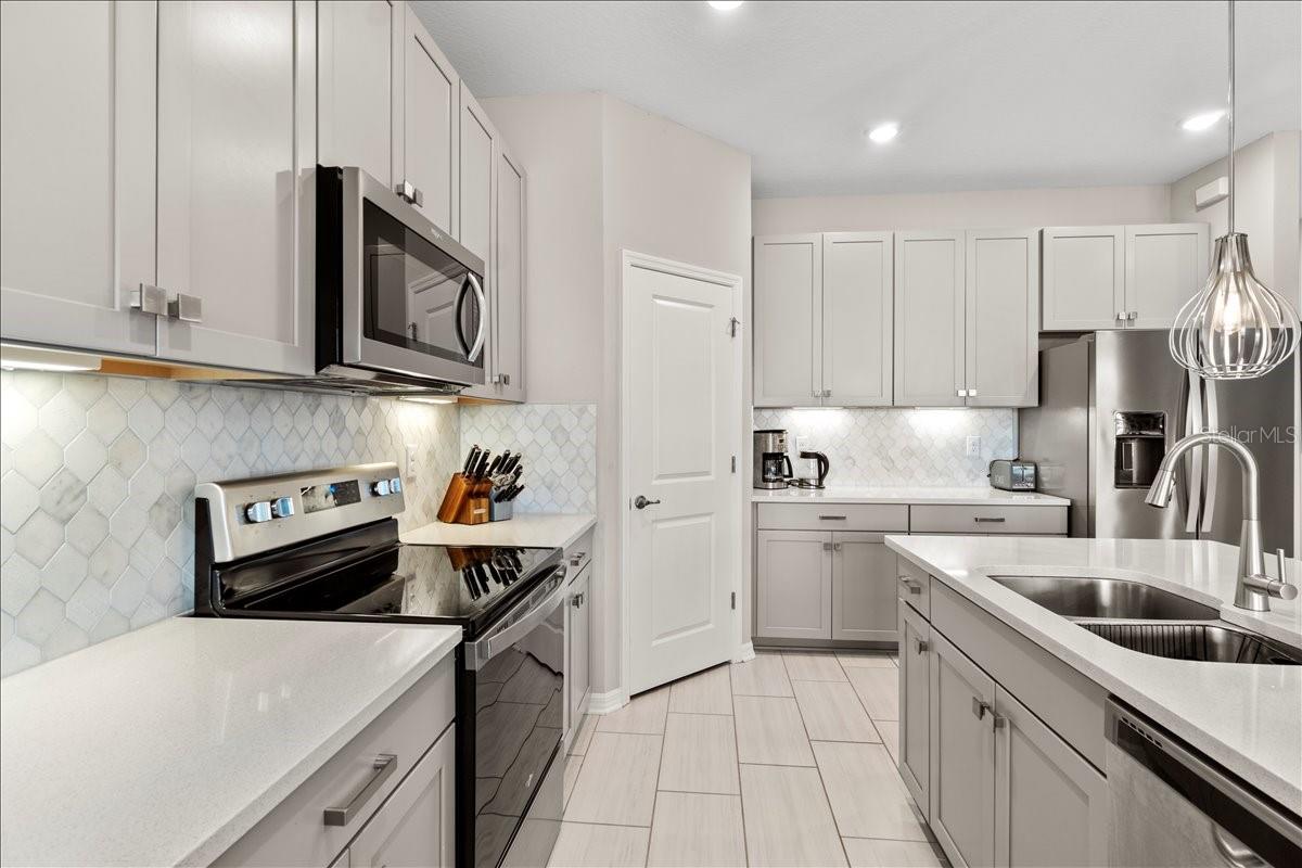 Image 22 of 36 For 188 Daylily Boulevard