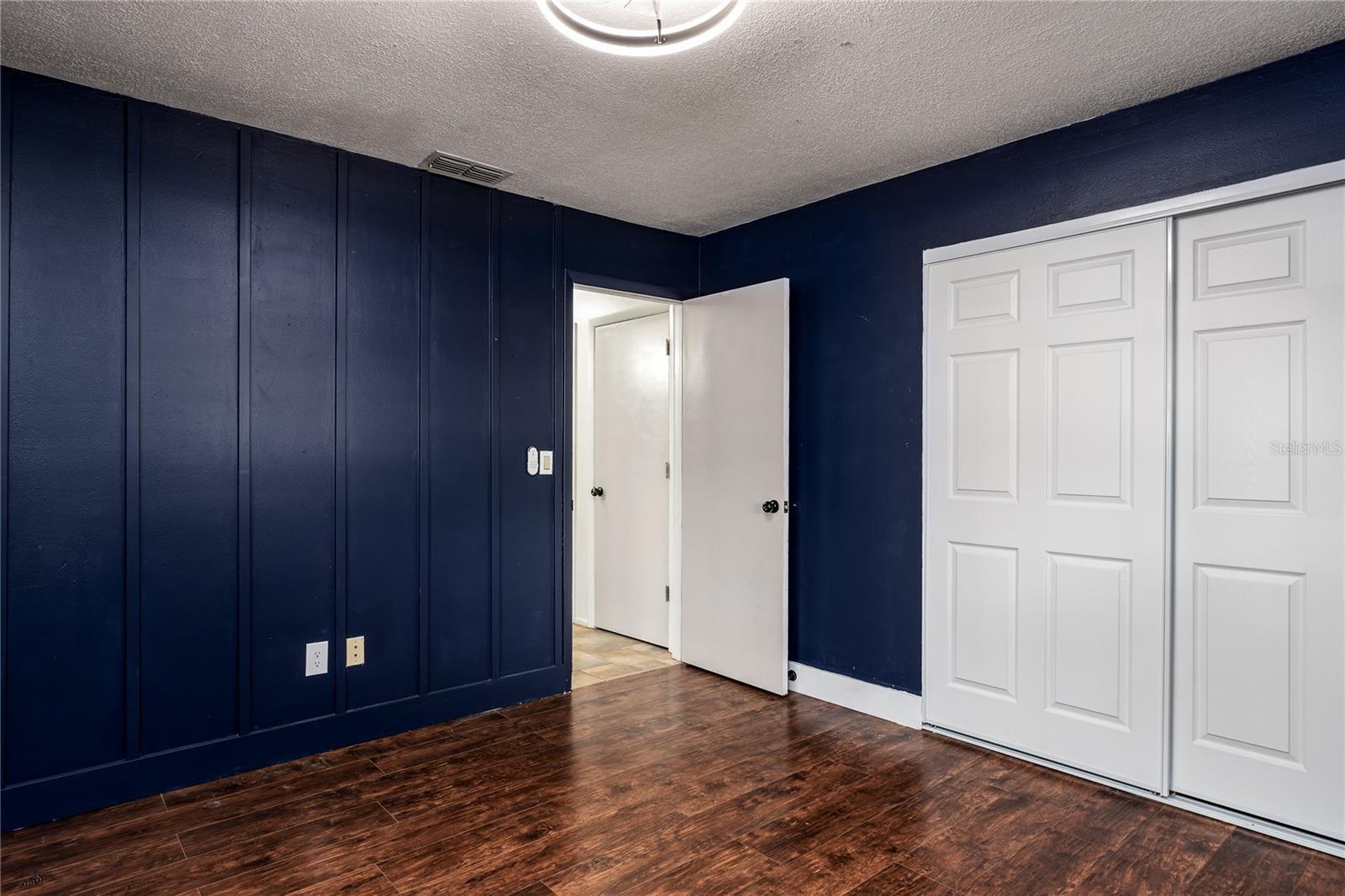 Image 11 of 22 For 5012 Woodlawn Circle W