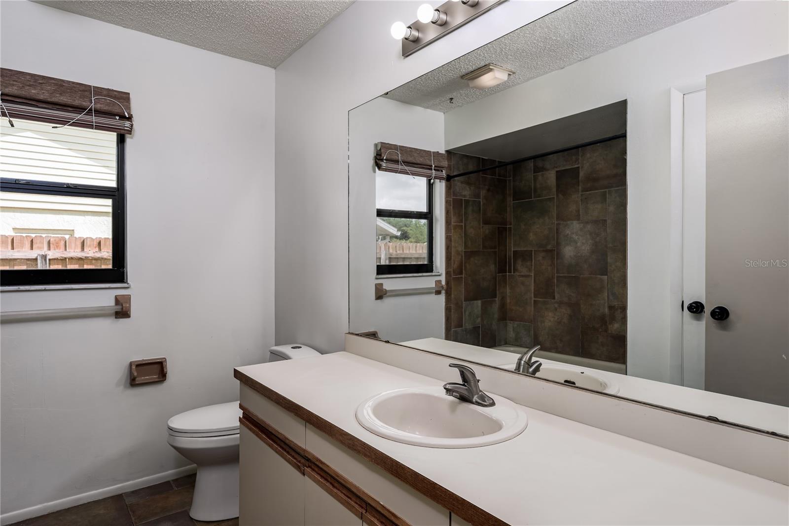 Image 13 of 22 For 5012 Woodlawn Circle W