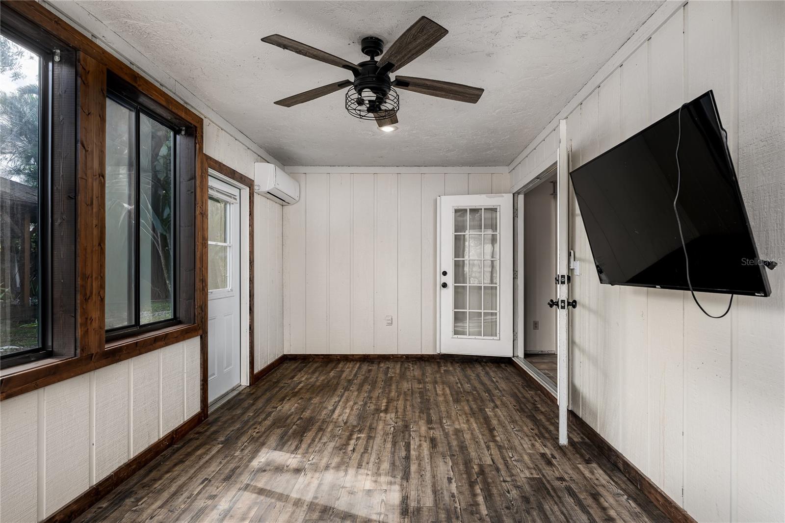 Image 17 of 22 For 5012 Woodlawn Circle W