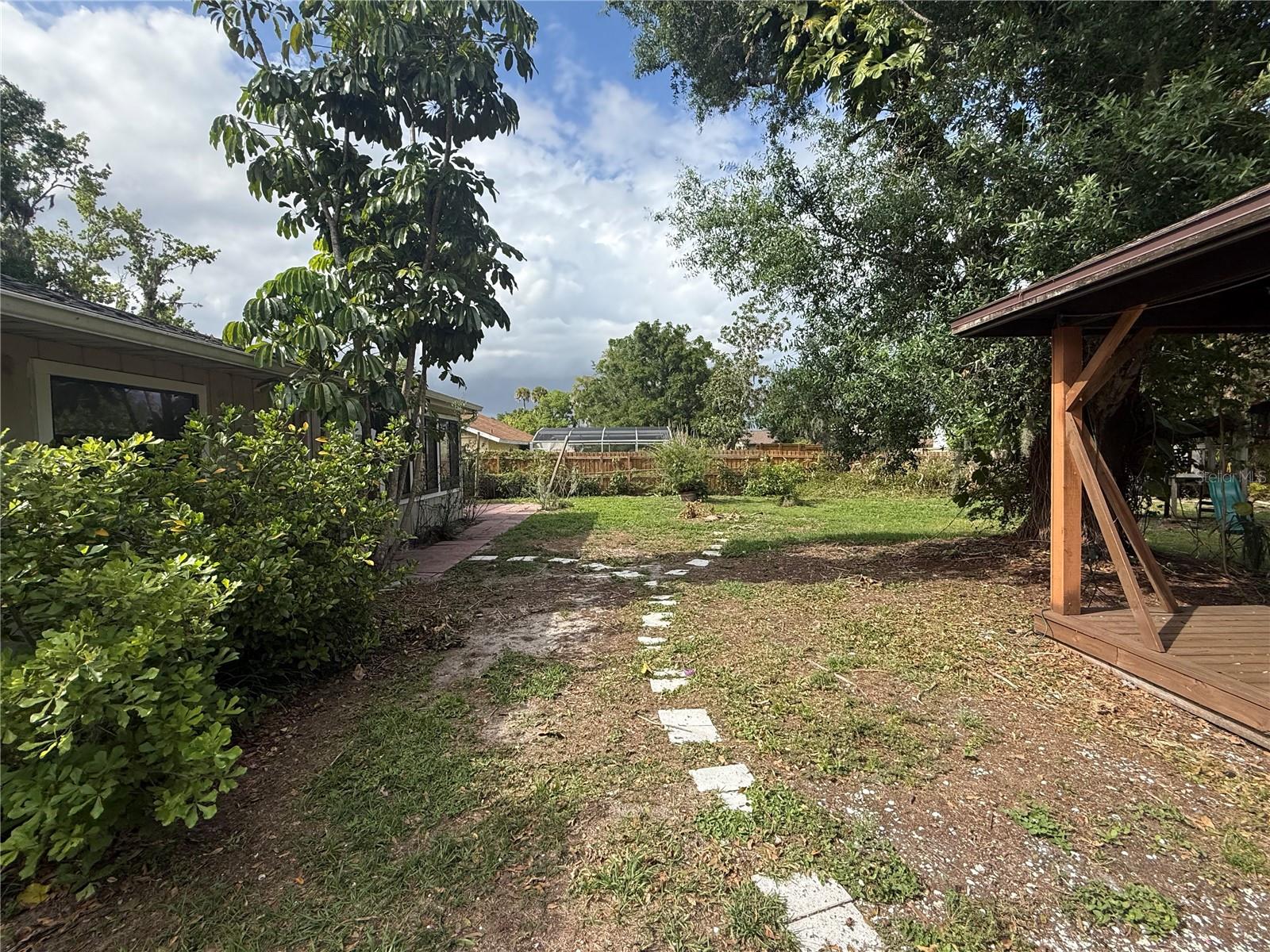 Image 19 of 22 For 5012 Woodlawn Circle W