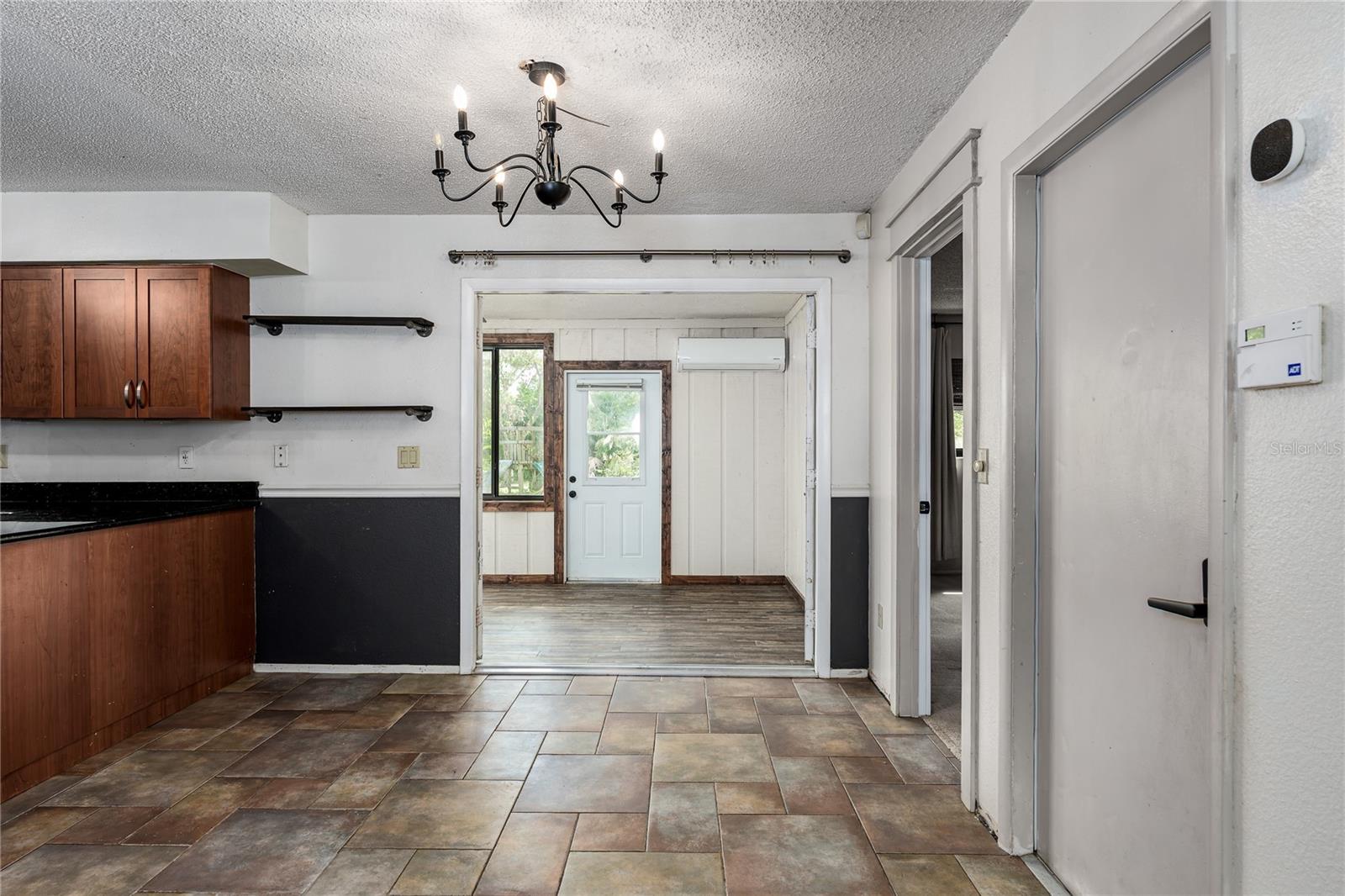 Image 4 of 22 For 5012 Woodlawn Circle W