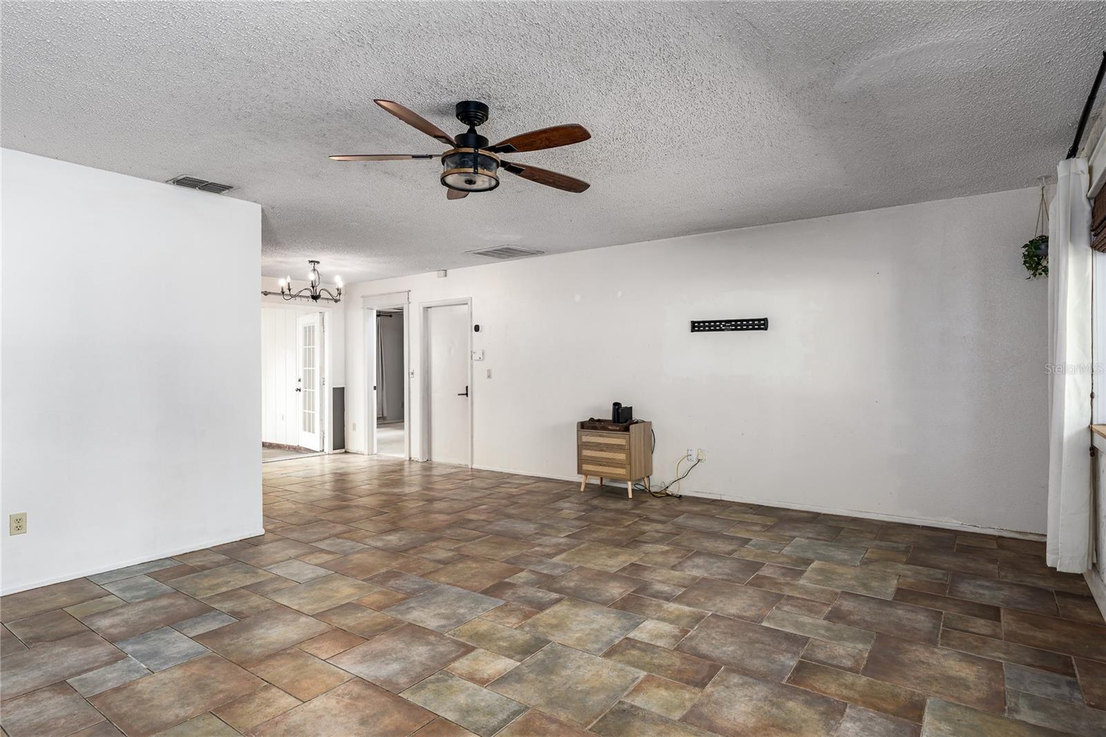 Image 5 of 22 For 5012 Woodlawn Circle W