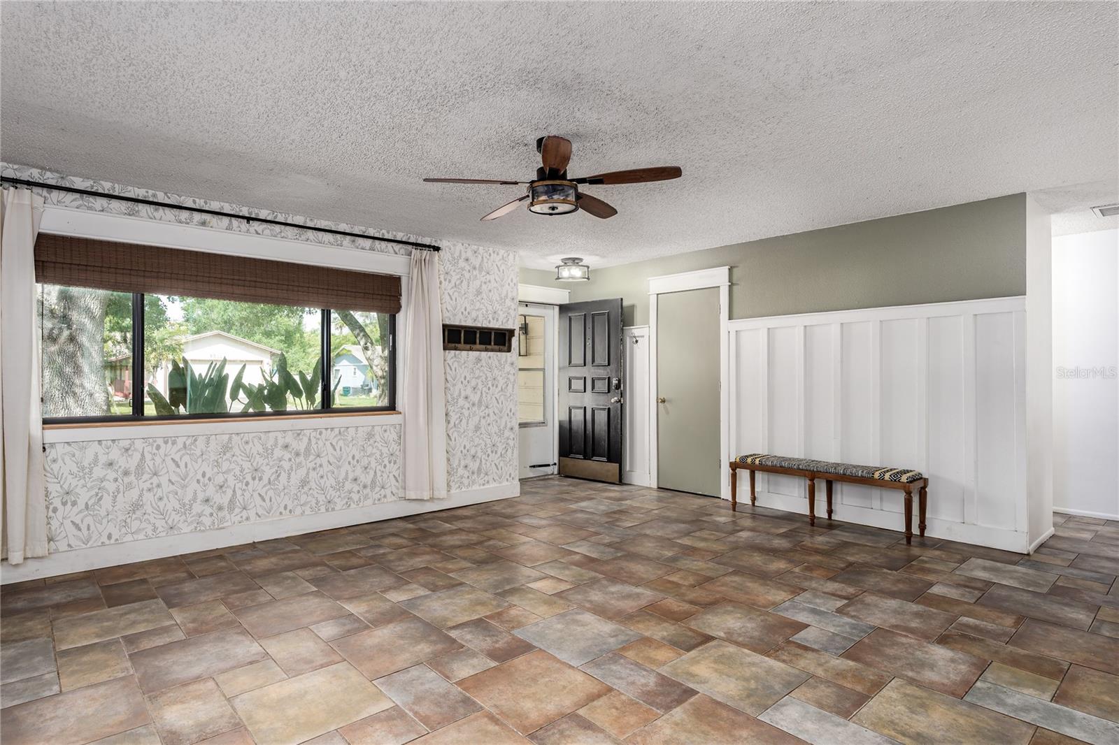 Image 7 of 22 For 5012 Woodlawn Circle W