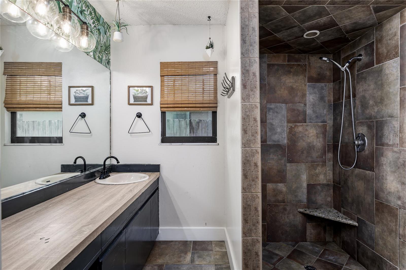 Image 9 of 22 For 5012 Woodlawn Circle W