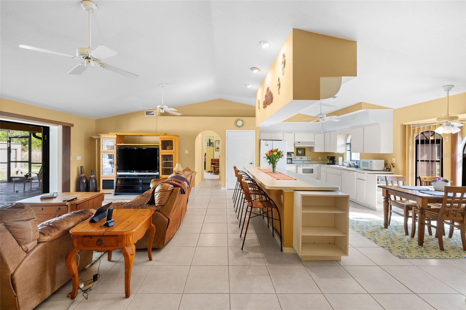 Listing photo id 14 for 4607 Atwater Drive