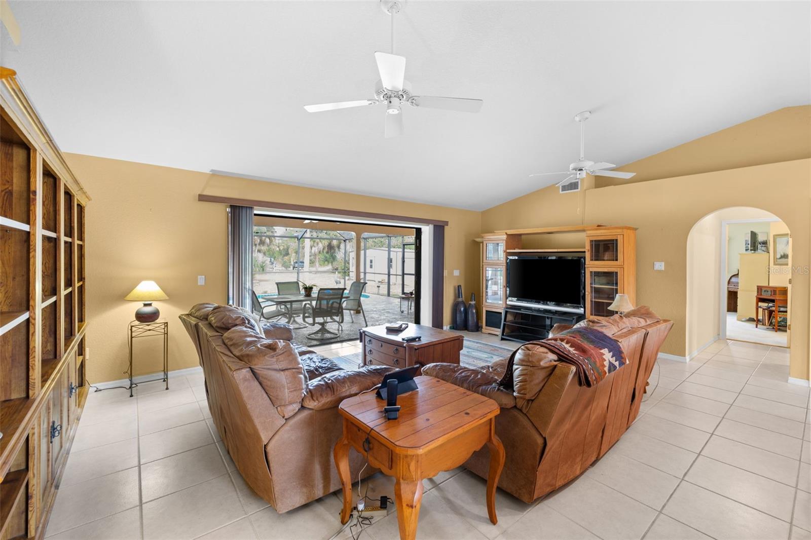 Listing photo id 15 for 4607 Atwater Drive