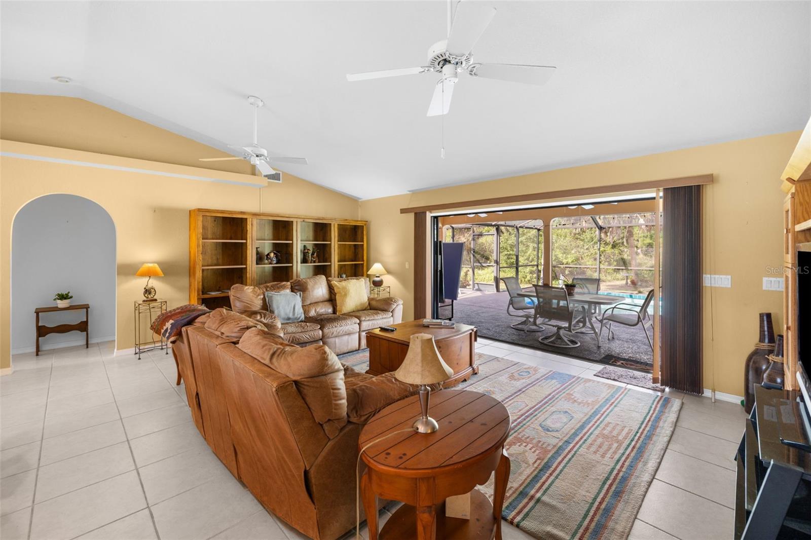 Listing photo id 16 for 4607 Atwater Drive