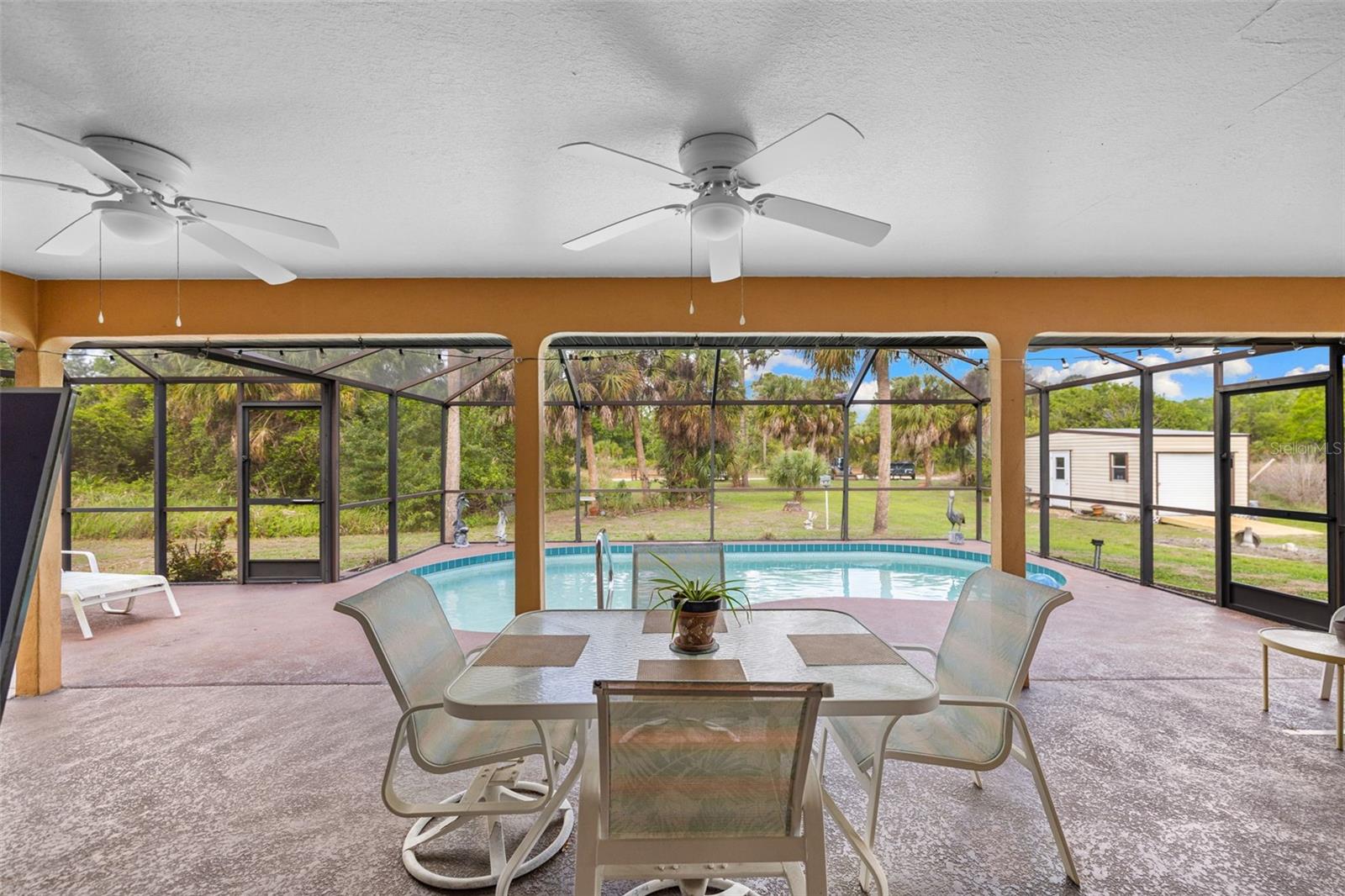 Listing photo id 24 for 4607 Atwater Drive